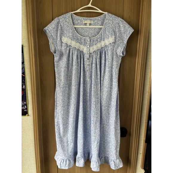 Eileen West Other - Eileen West Floral Waltz Nightgown Lace Trim Short Sleeve Size S Blue White